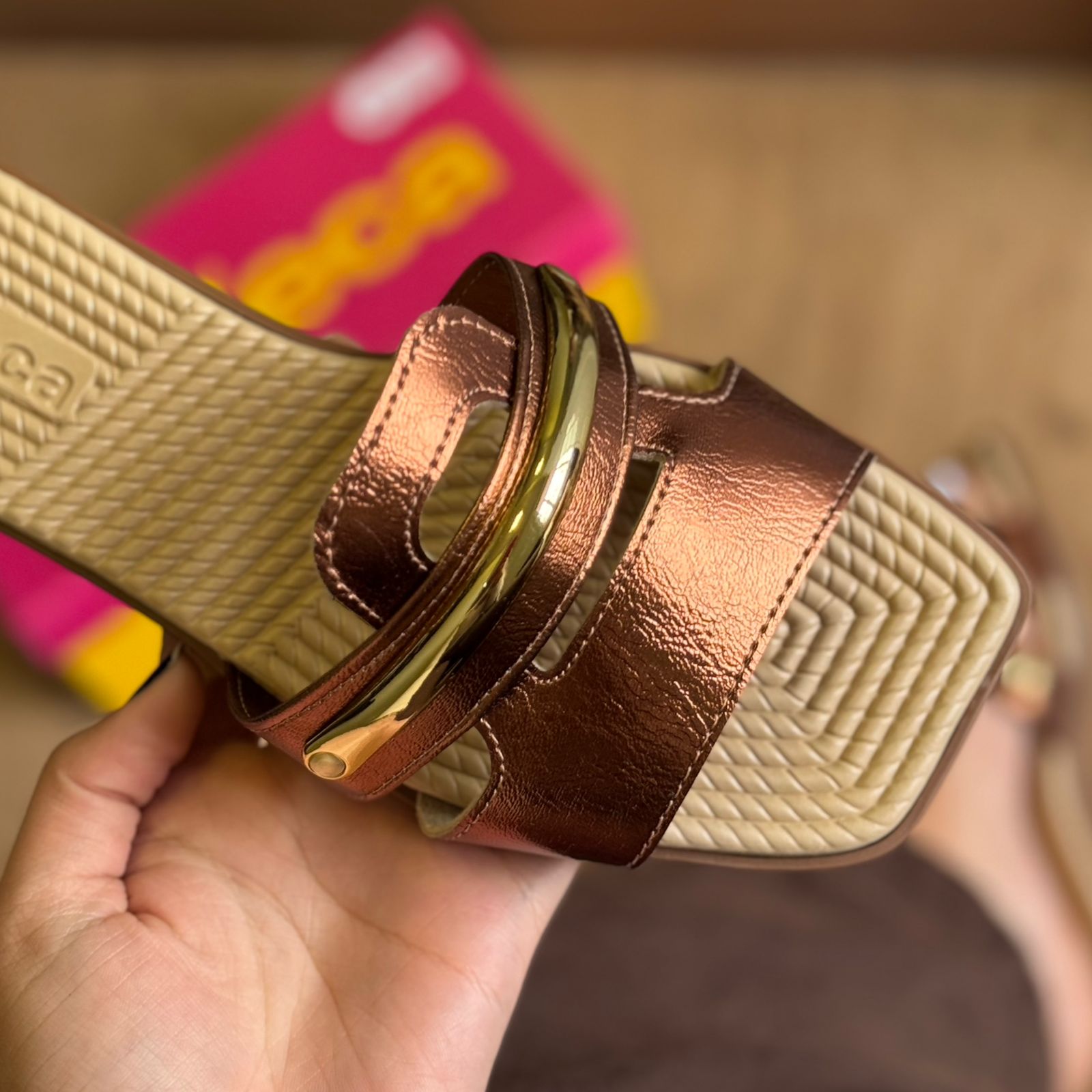 Sandália Rasteira Moleca Tira de Ouro 5558.105