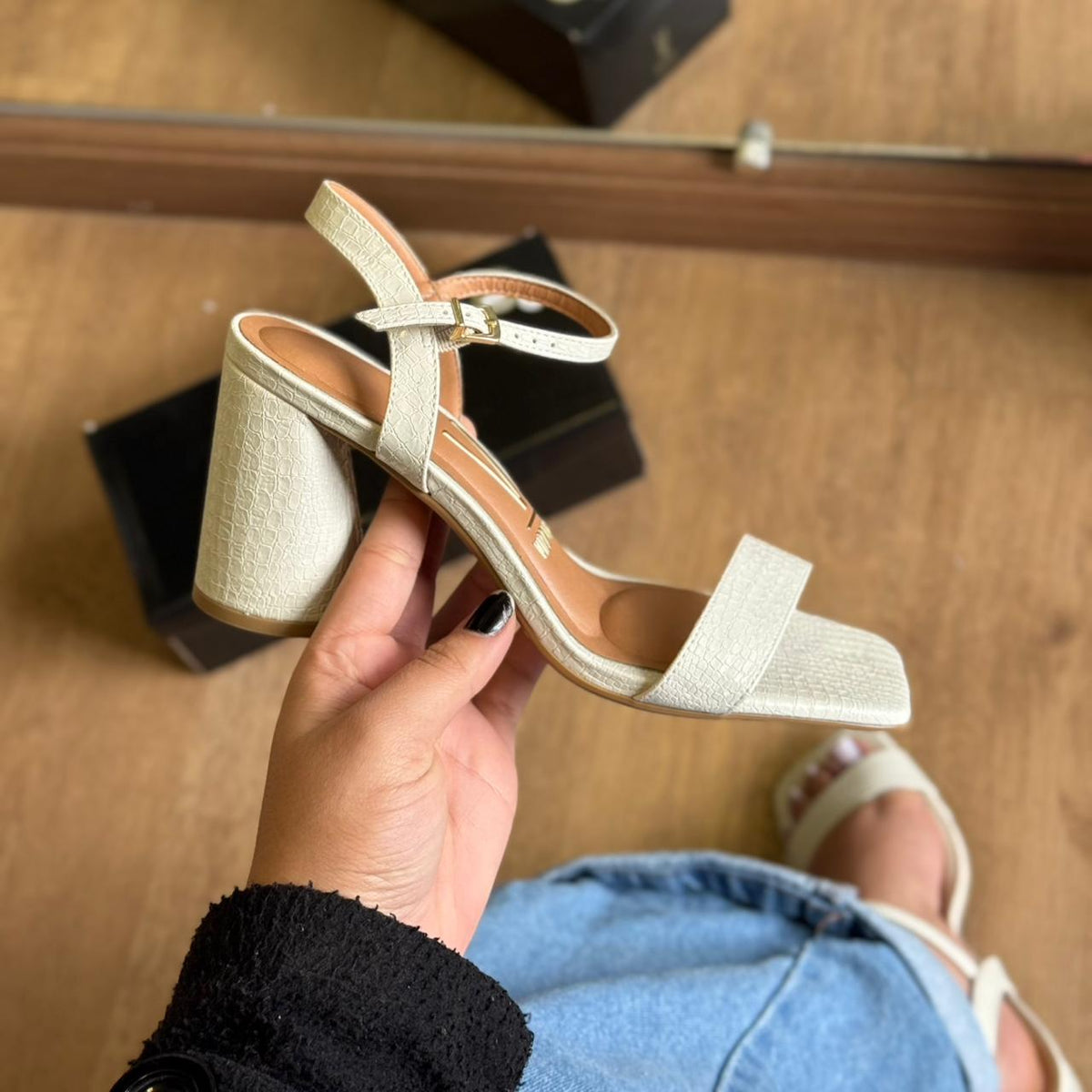 Sandália Salto Vizzano Croco 6562.101