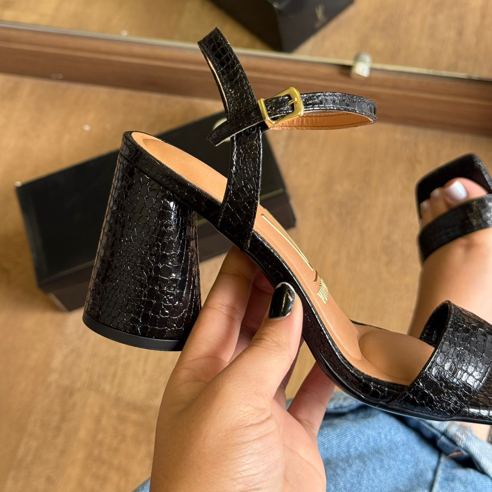 Sandália Salto Vizzano Croco 6562.101