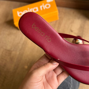 Sandália Beira Rio Rasteira Detalhe Dourado no Dedo 8384.767