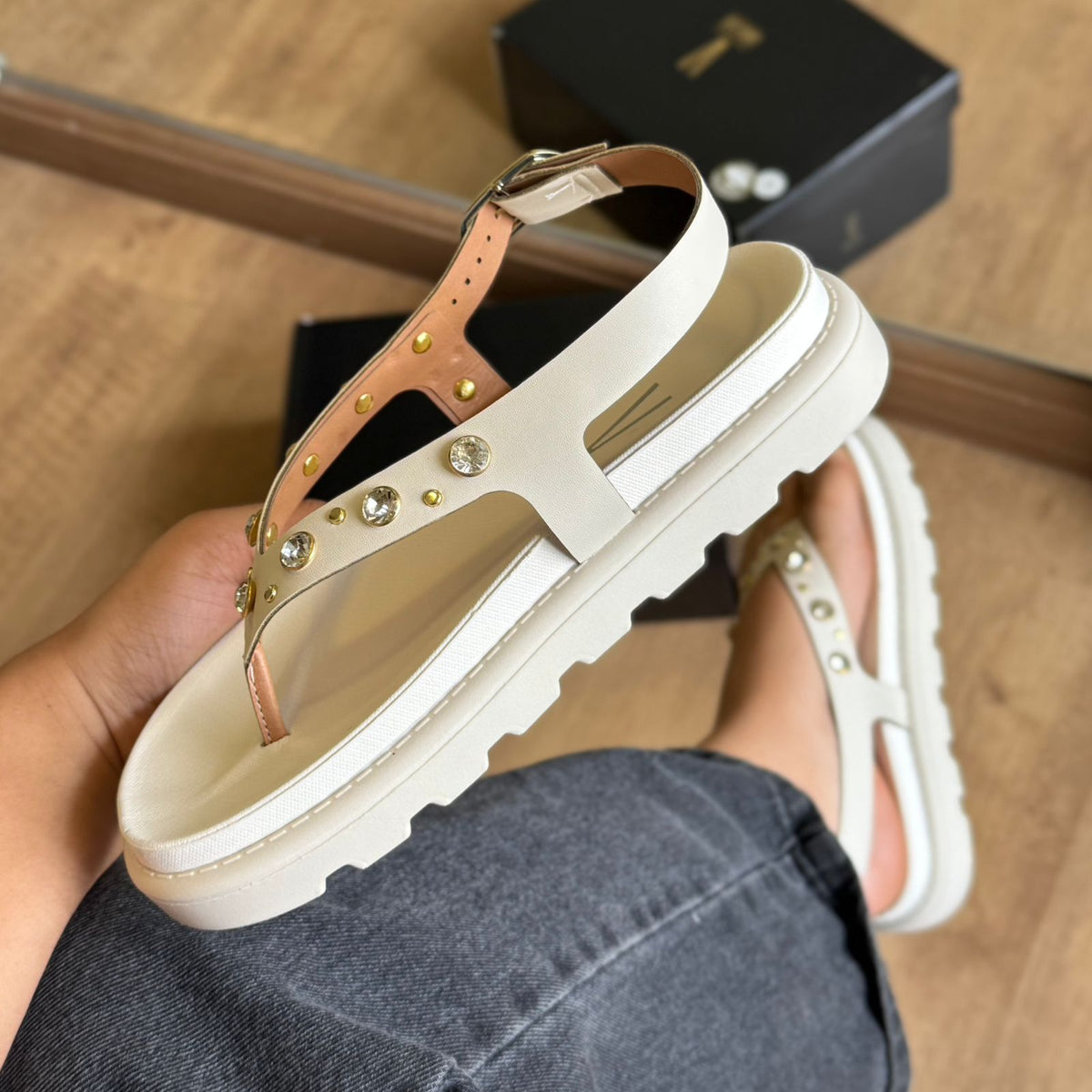 Sandália Vizzano Flatform Adornos Dourados 6510.125