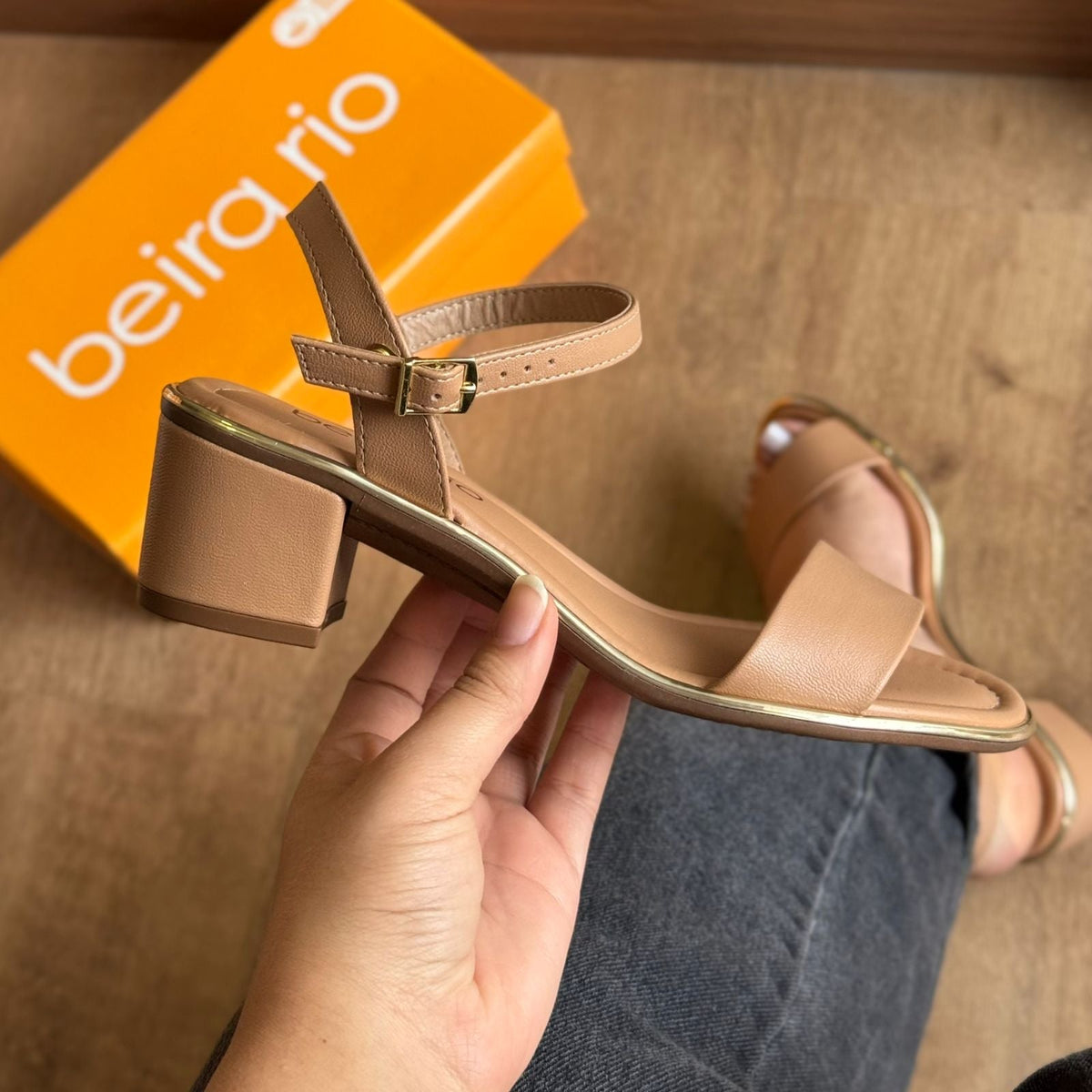 Sandália Beira Rio Salto Bloco Detalhe Dourado 8379.203