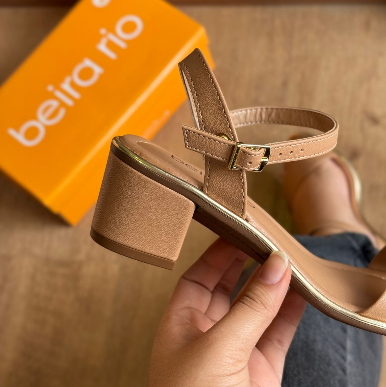 Sandália Beira Rio Salto Bloco Detalhe Dourado 8379.203