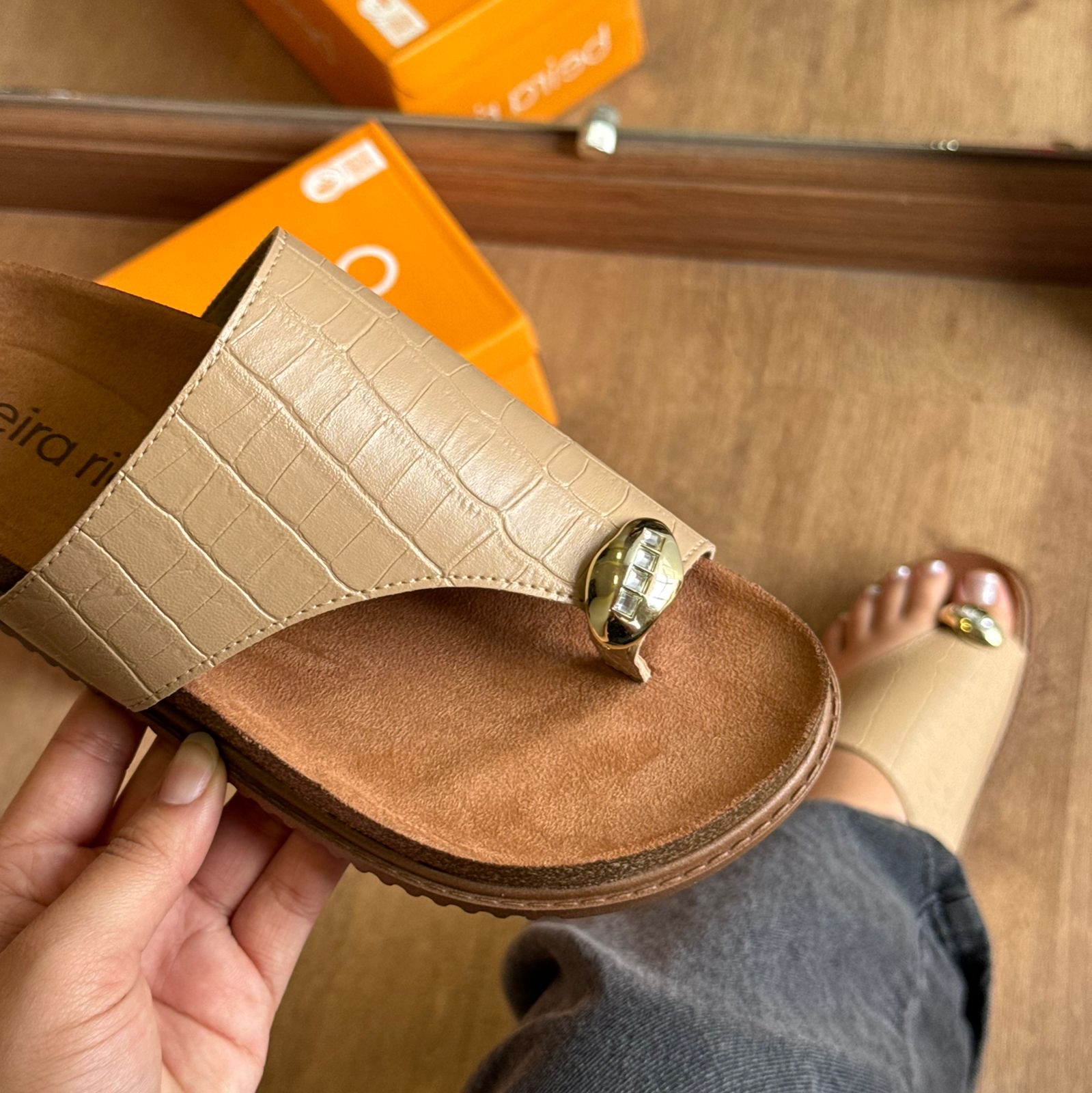 Sandália Couro Croco Detalhe Dourado Beira Rio 8524.110.30630