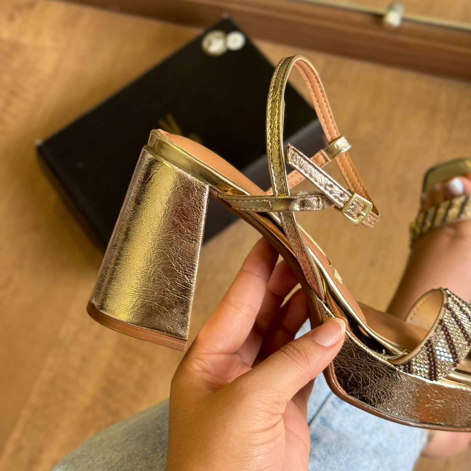 Sandália Vizzano Salto Bloco Tira Brilhosa 6472.215