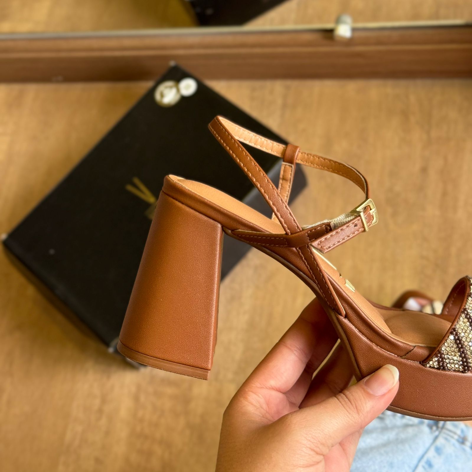 Sandália Vizzano Salto Bloco Tira Brilhosa 6472.215