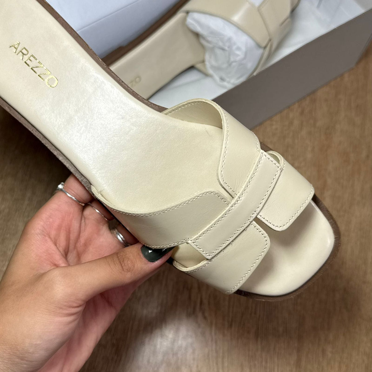 Rasteira Arezzo Couro Bico Quadrado Tiras A131570001