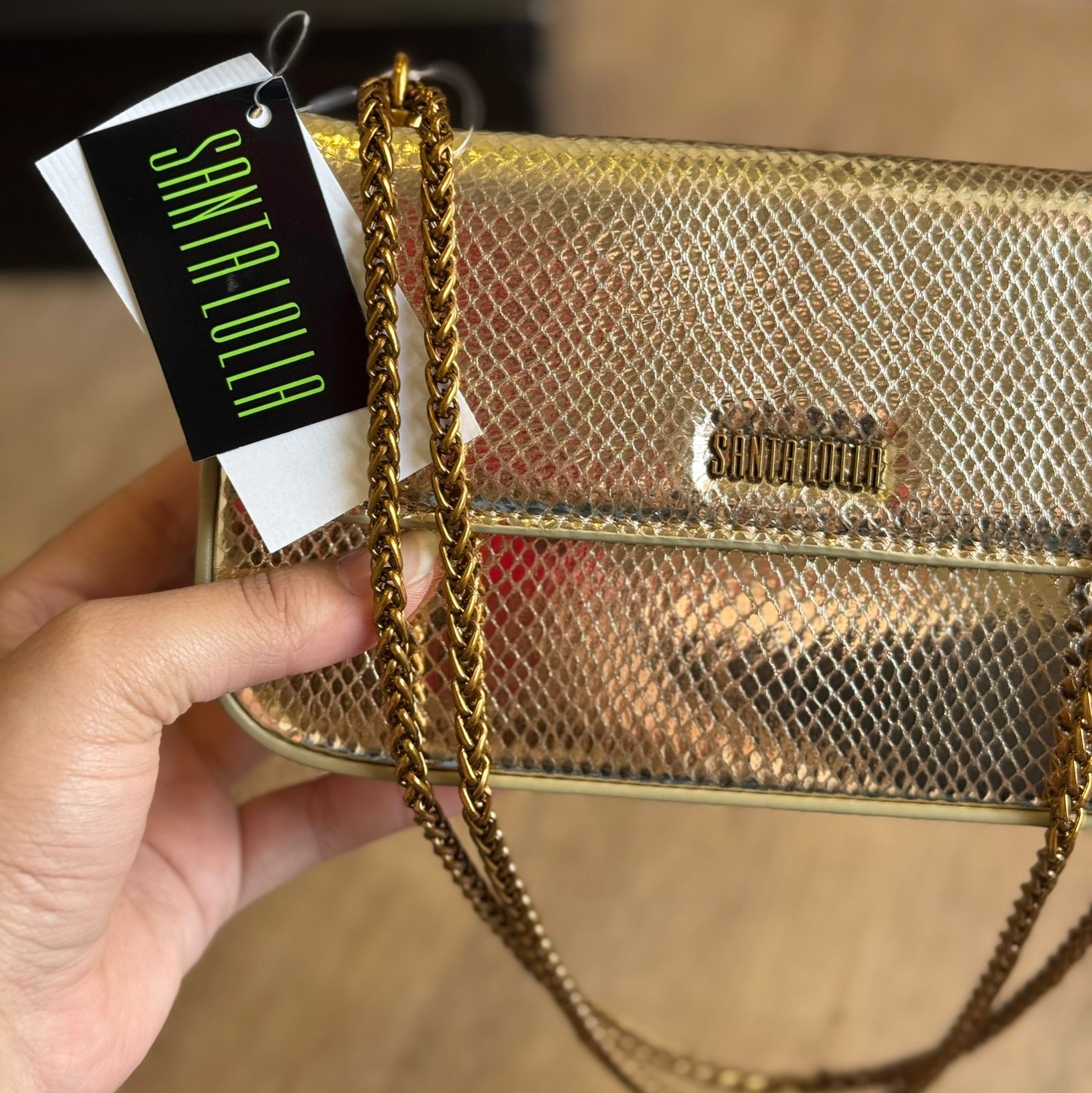 Bolsa Santa Lolla Metalizada Alça Transversal Corrente 0470.56A4.037C