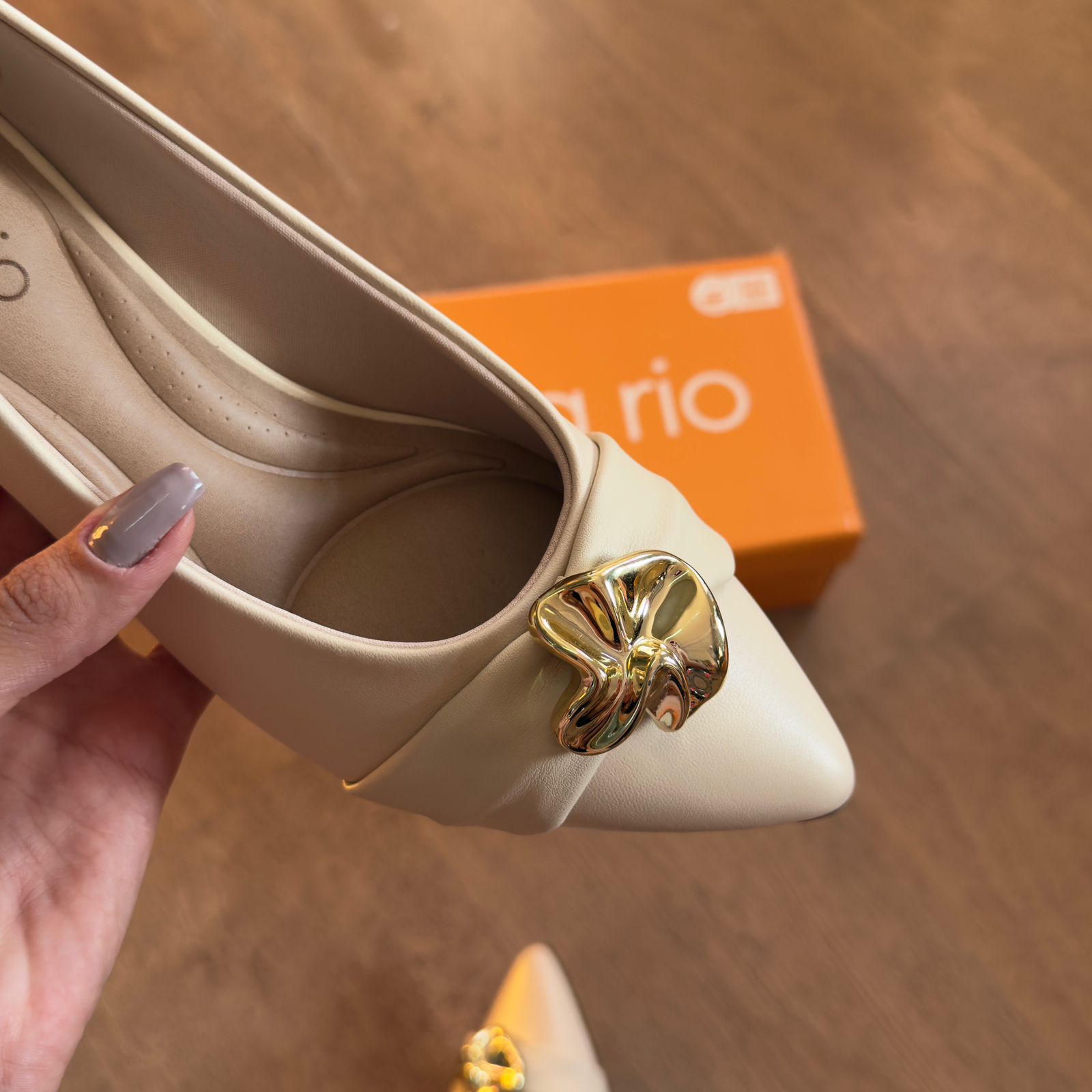 Sandália Beira Rio Salto Baixo Detalhe Dourado 4182.232