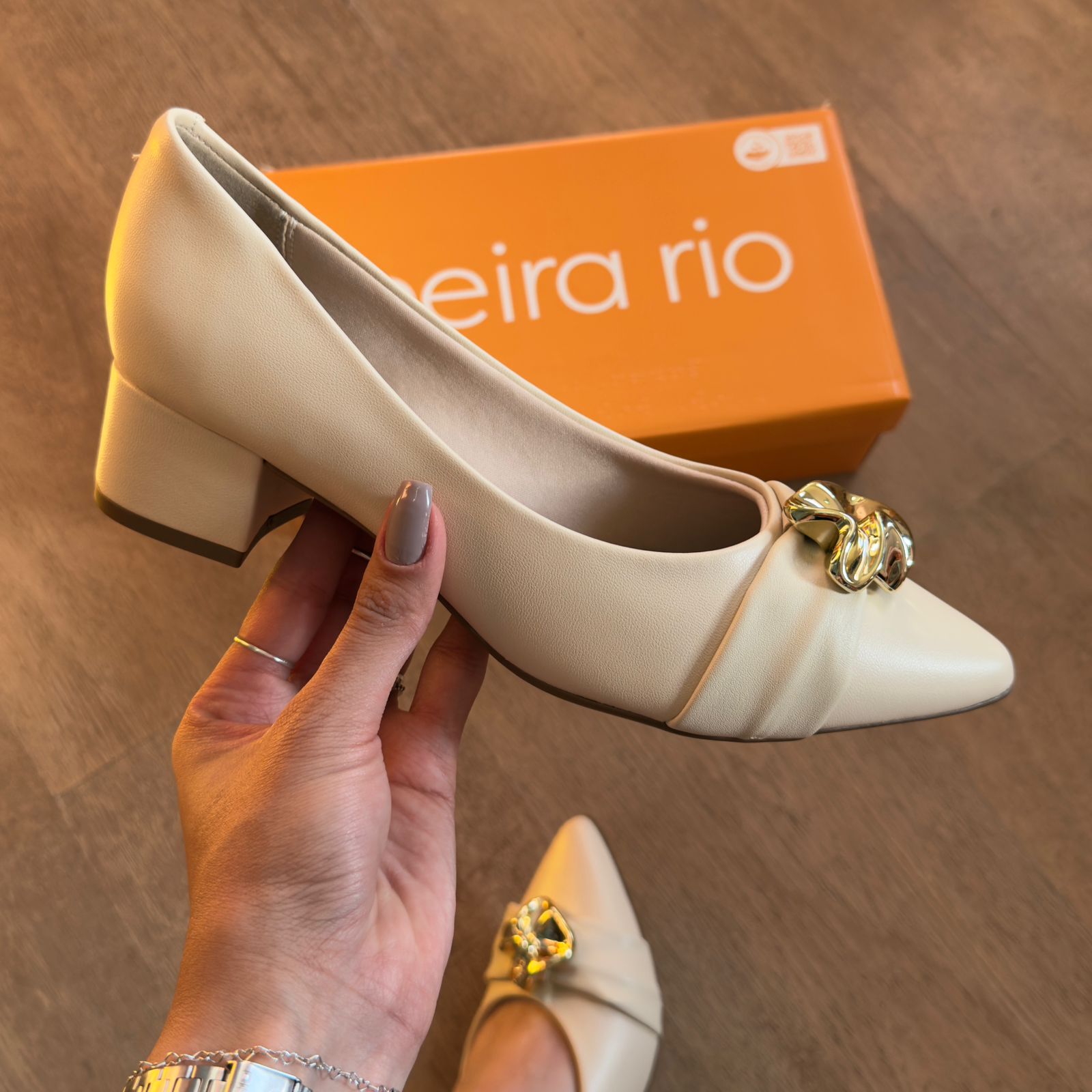 Sandália Beira Rio Salto Baixo Detalhe Dourado 4182.232