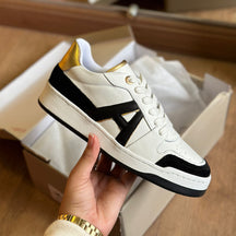 Tênis Arezzo Couro Bico Redondo Logo A128040023