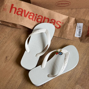 Havaianas Top + Pin Olho Grego e Pimenta