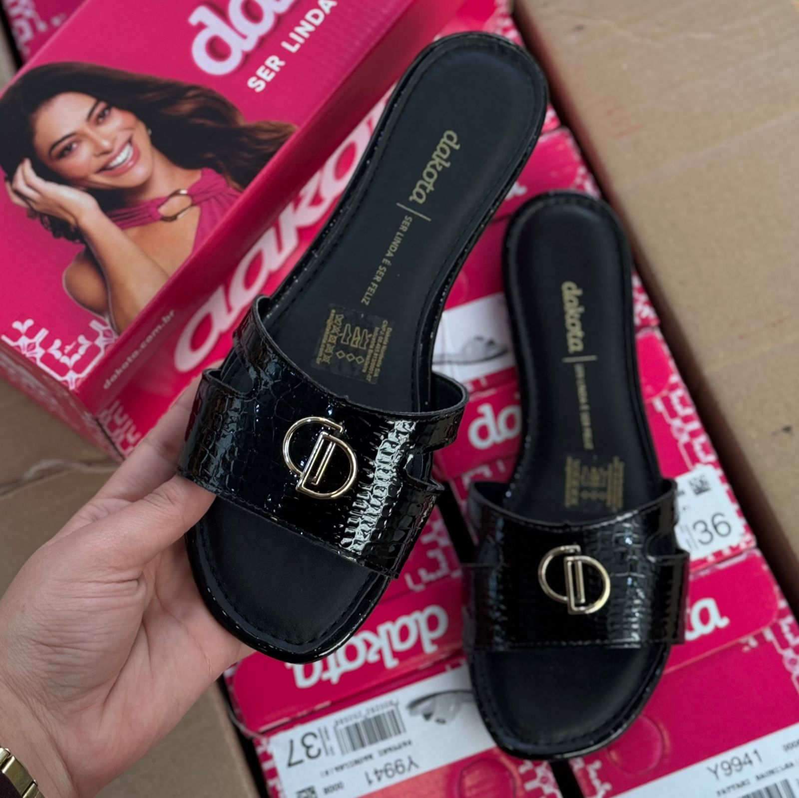 Sandália Rasteirinha Dakota Y9941