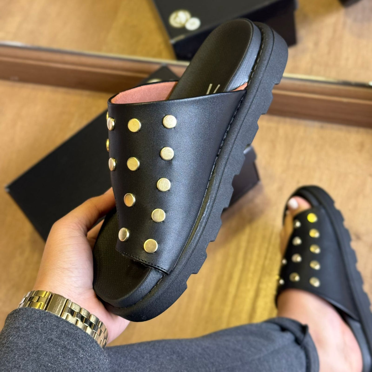 Sandália Vizzano Pontinhos Dourados 6510.117