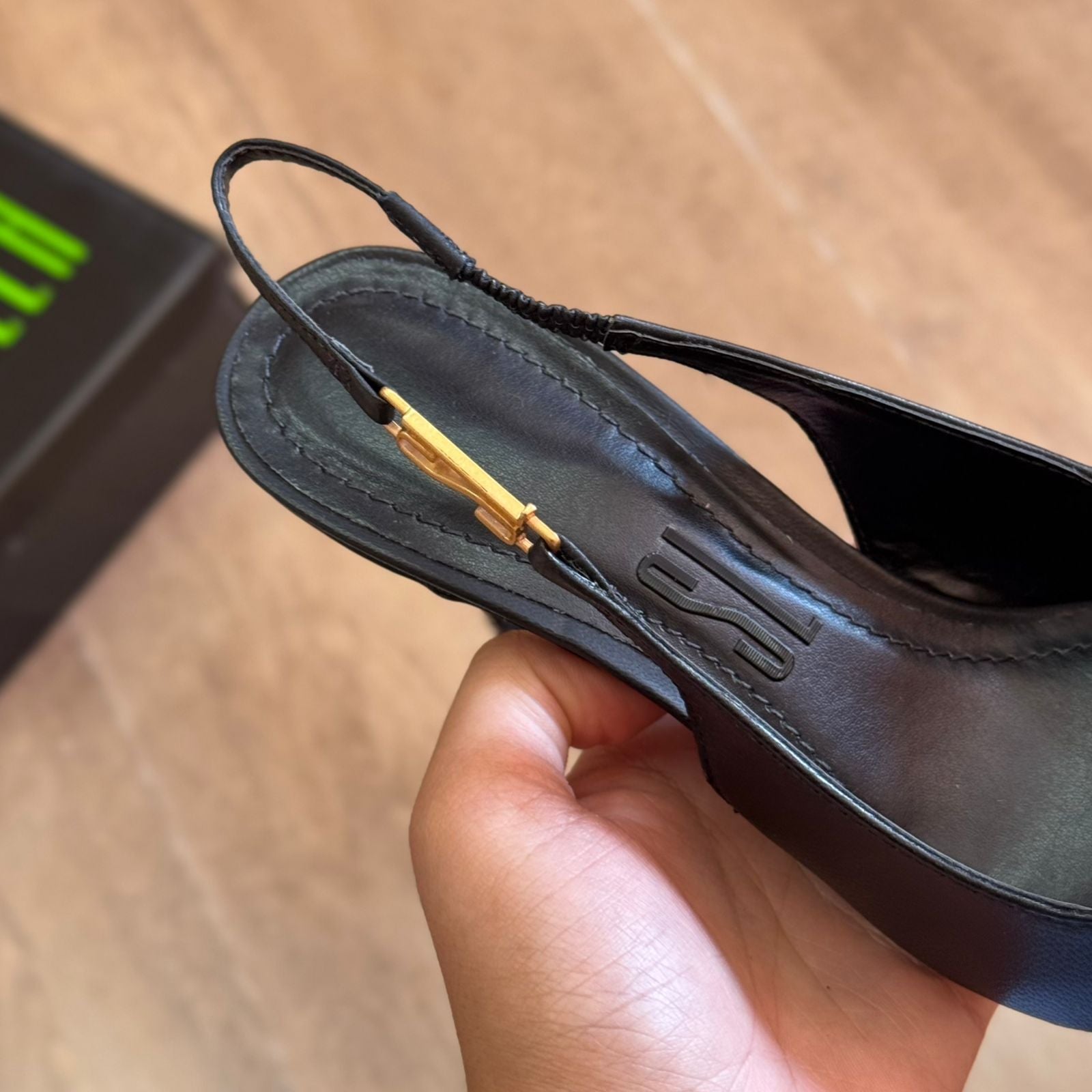 Scarpin Slingback Santa Lolla Verniz Salto Fino Médio 06D1.49EB.0202