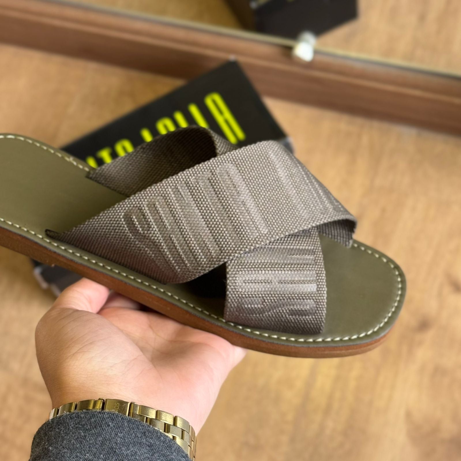 Rasteira Santa Lolla Bico Quadrado Tiras Cruzadas Gorgurão 0472.381B.01B2