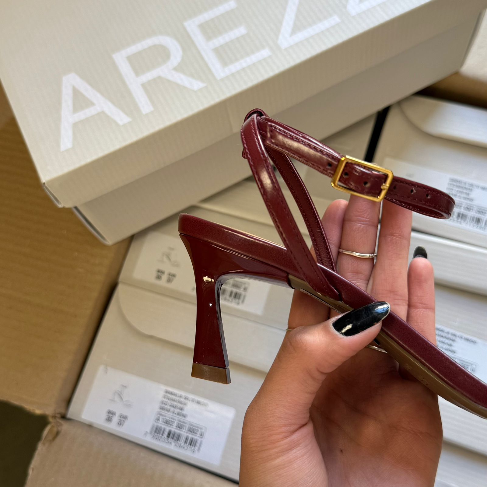 Sandália Salto Arezzo Livre e Solto A139220001