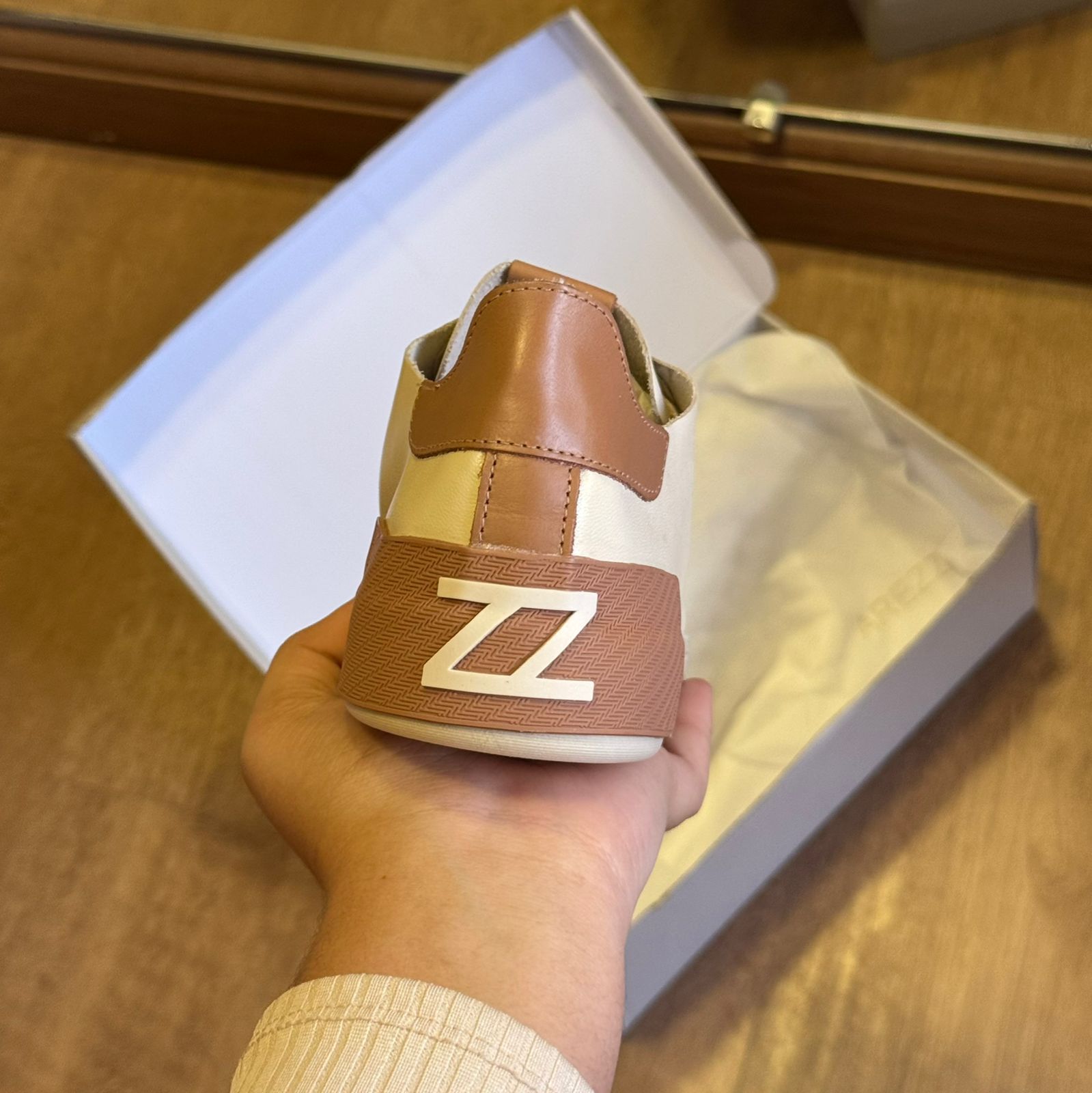 Tênis Arezzo Couro Básico A124030013