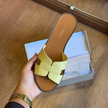 Chinelo Couro Arezzo Essenciais A110570001