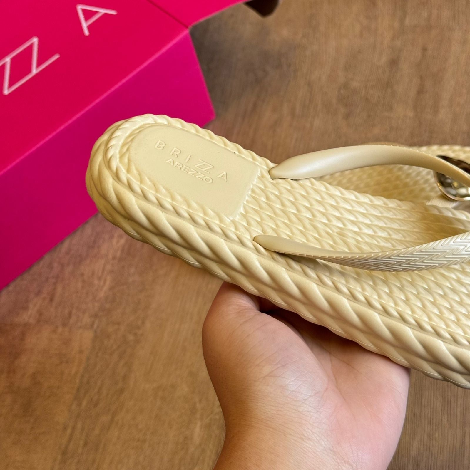 Rasteira Arezzo Detalhe Dourado Z191550006