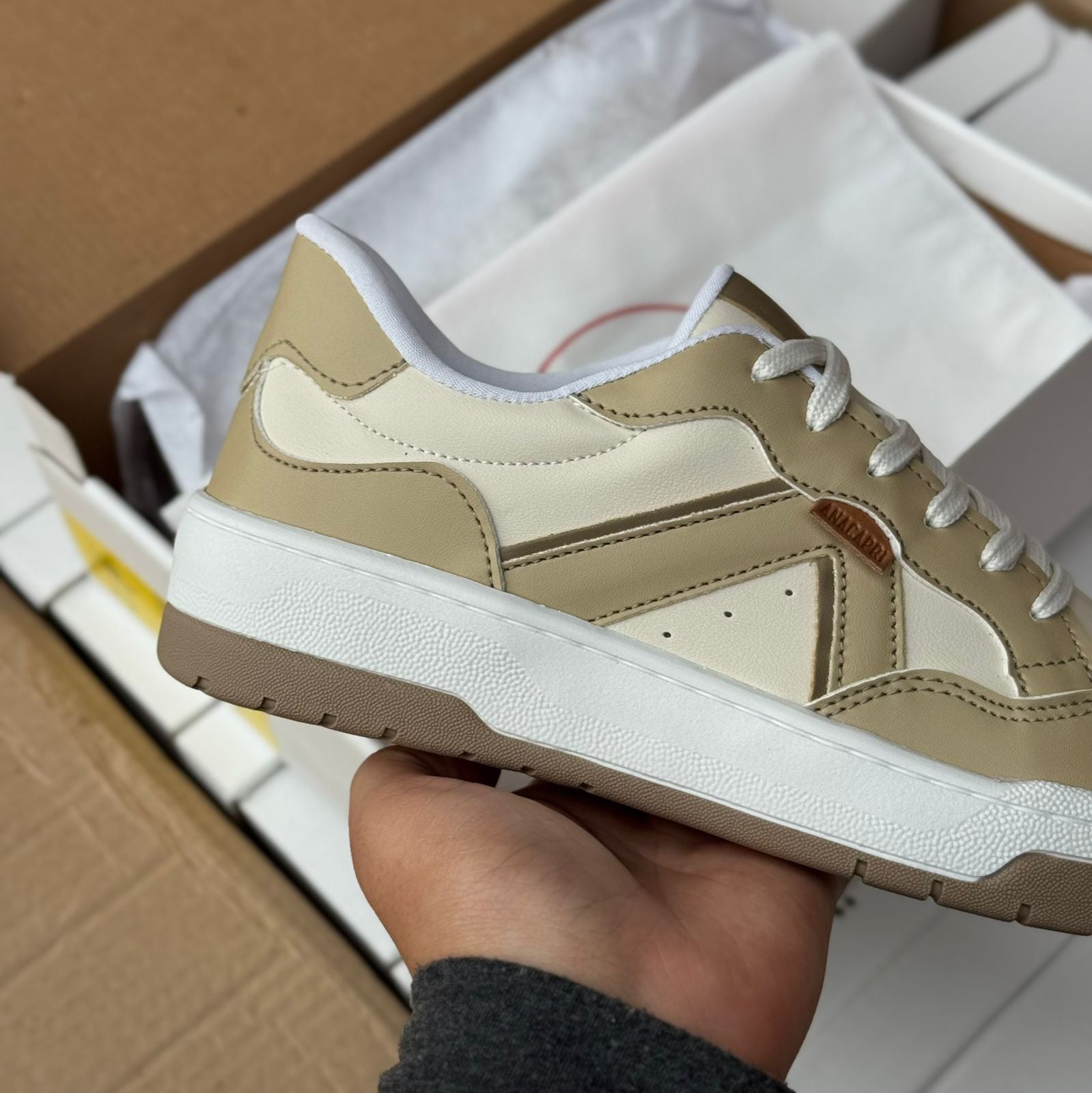 Tênis Ana Capri Recortes Kei C306030002