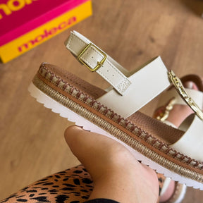 Sandália Moleca Detalhe Dourado no Cabedal 5447.526
