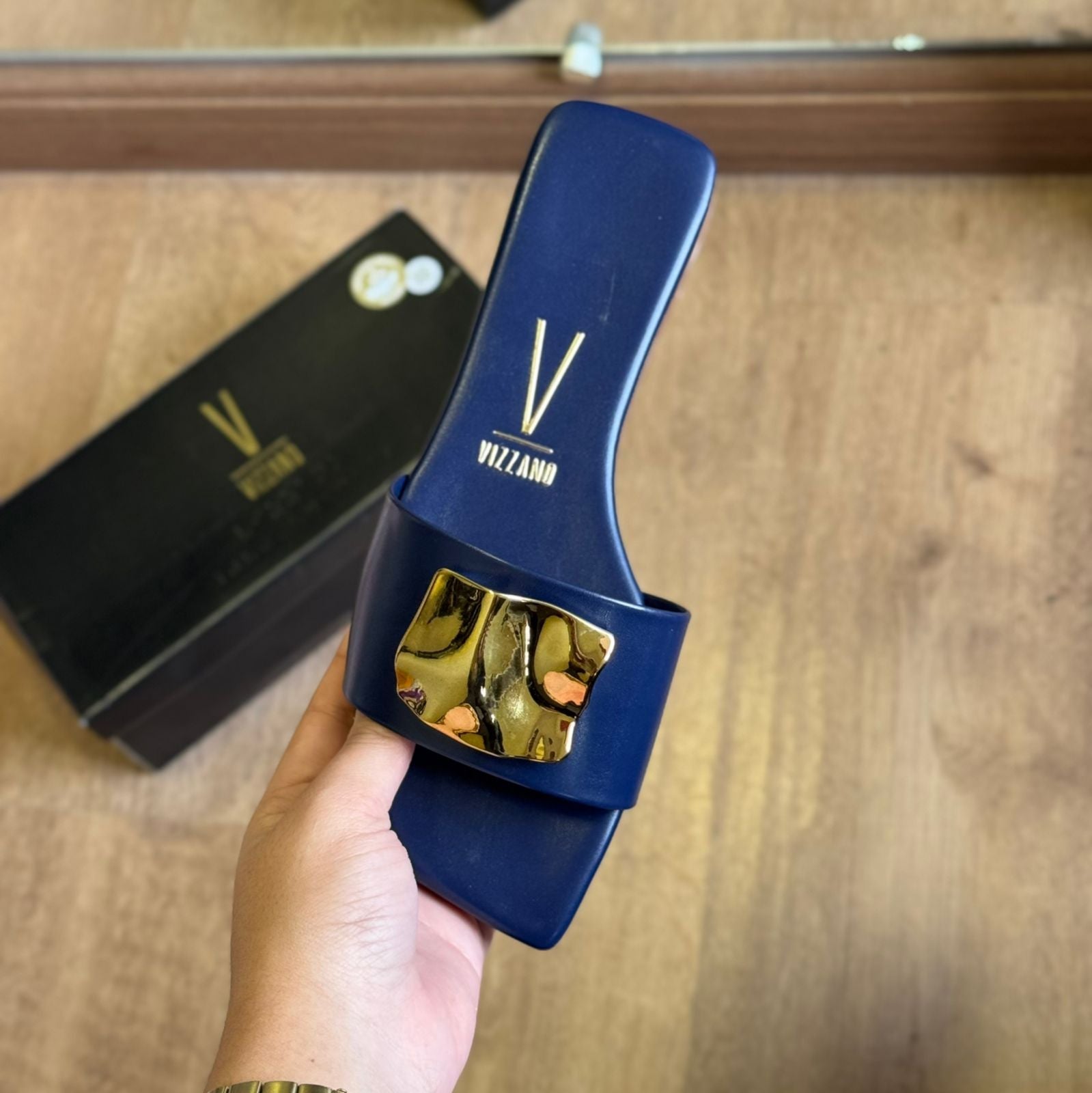Sandália Vizzano Rasteira Detalhe Dourado 6553.100