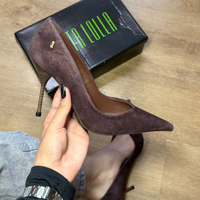 Scarpin Santa Lolla One Couro Camurça Bico Fino Salto Agulha 0070.2178.034A