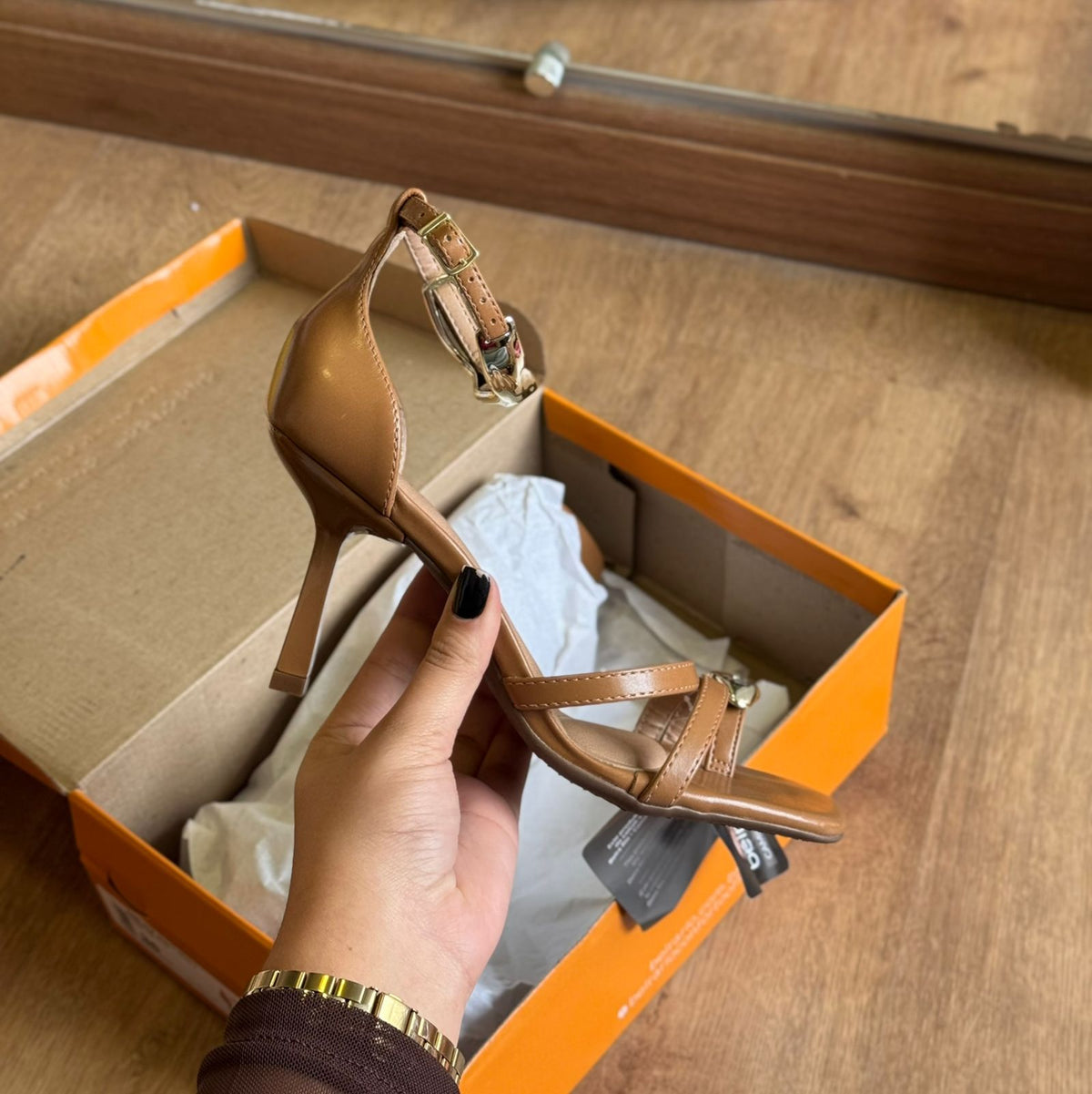 Salto Beira Rio Detalhe Dourado no Dedo e Calcanhar 8490.314