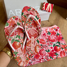 Chinelo de Dedo Arezzo + Sabonete e Necessaire Colab Loccitane Z190260