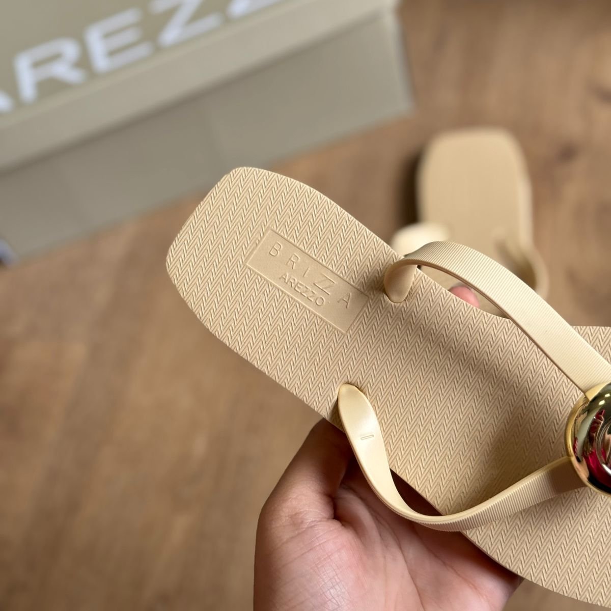 Chinelo de Dedo Arezzo Square Tiras Largas Z190270213