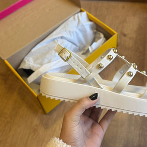 Sandália Moleca Detalher de Bolinhas Douradas 5489.119