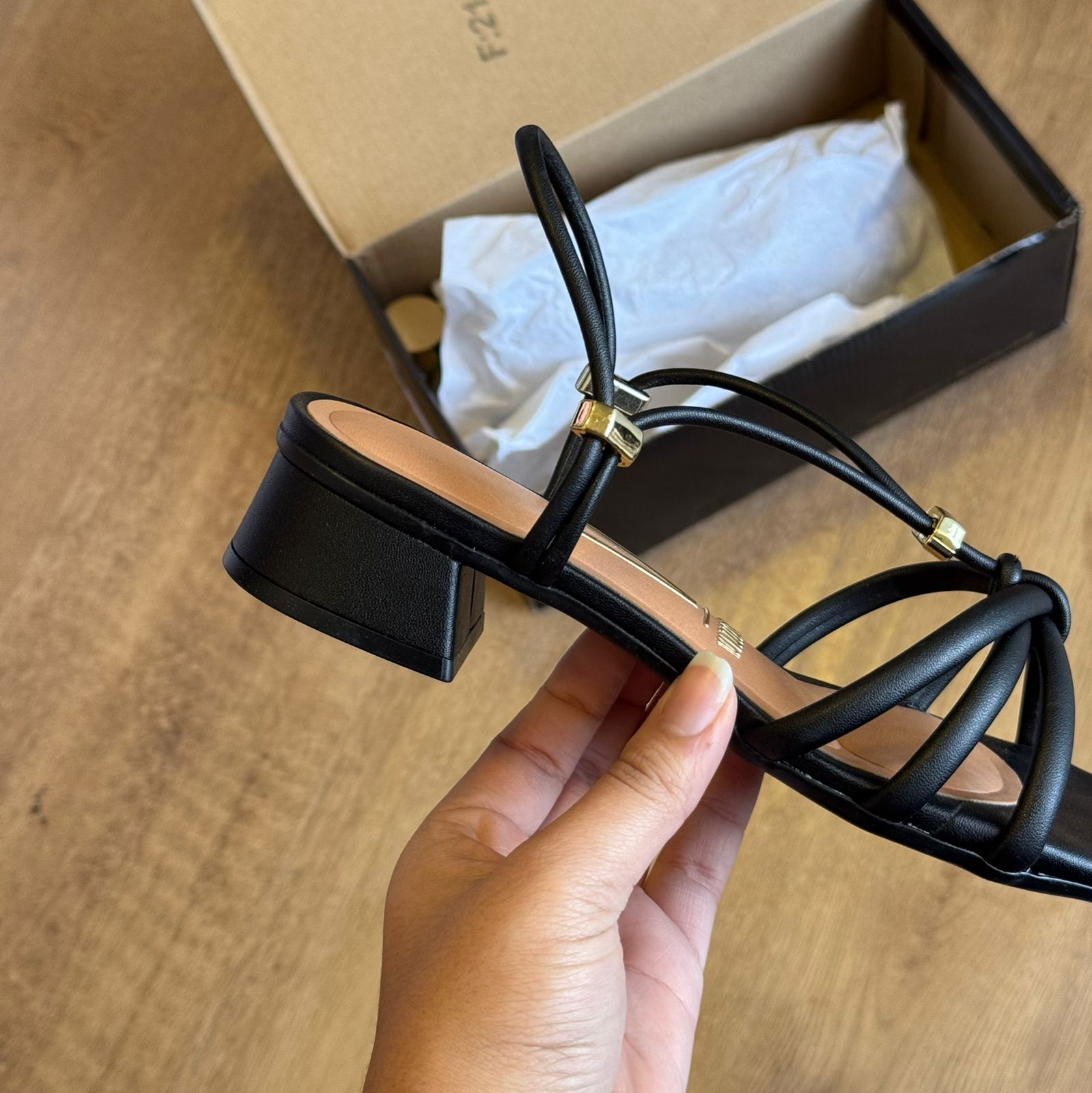 Sandália Vizzano Salto Baixo Tiras Finas 6454.129