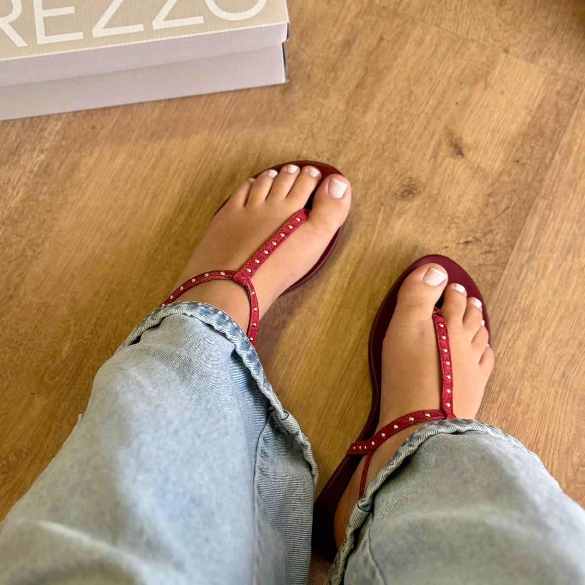 Sandália Arezzo Rasteira Camurça Slim Rebites A032740146