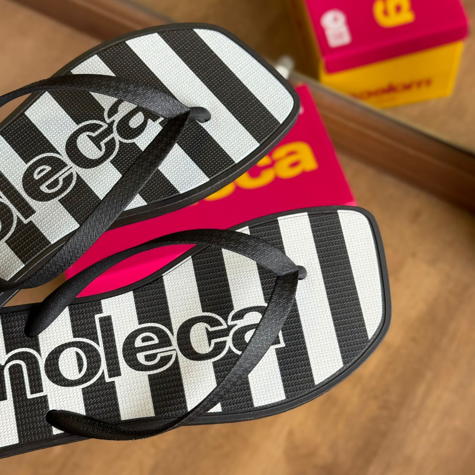 Chinelo de Dedo Moleca Listras 5552.300