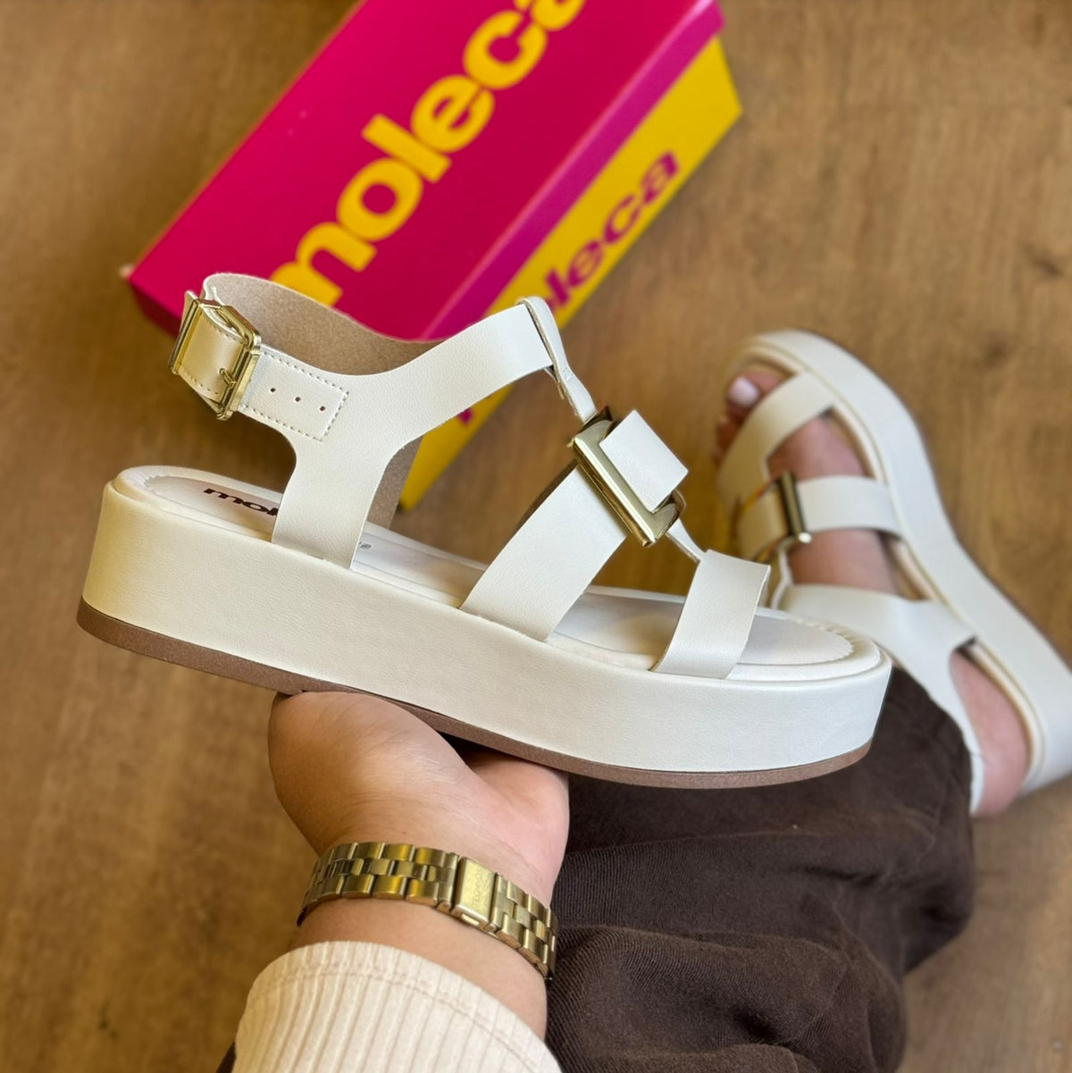 Sandália Moleca Napa Tresse Detalhe Dourado 5553.103