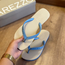 Chinelo de Dedo Arezzo Bicolor Roma Basics Z190350006