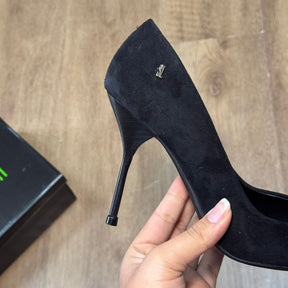 Scarpin Santa Lolla One Couro Camurça Bico Fino Salto Agulha 0070.2178.034A