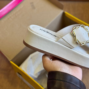 Sandália Moleca Detalhe Fino na Tira 5553.101