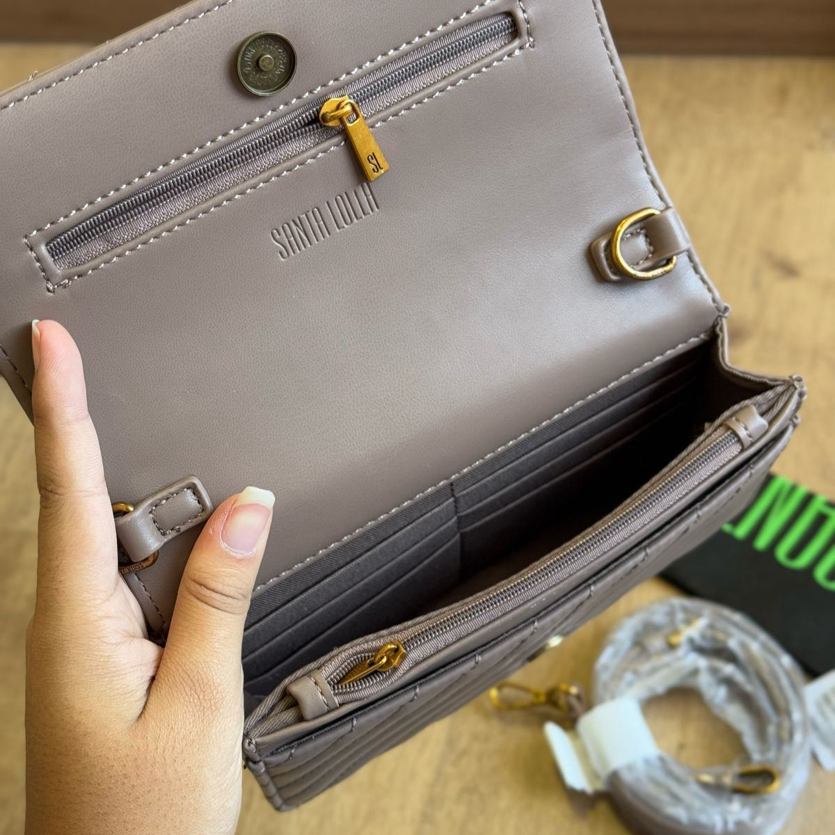 Bolsa Santa Lolla Pequena Soft Transversal  0470.4EE8.037B