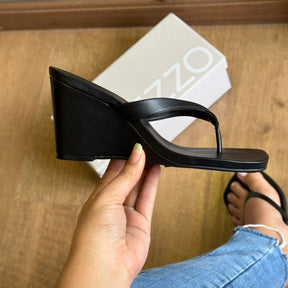 Sandália Arezzo Anabela Tiras Thong A138530001