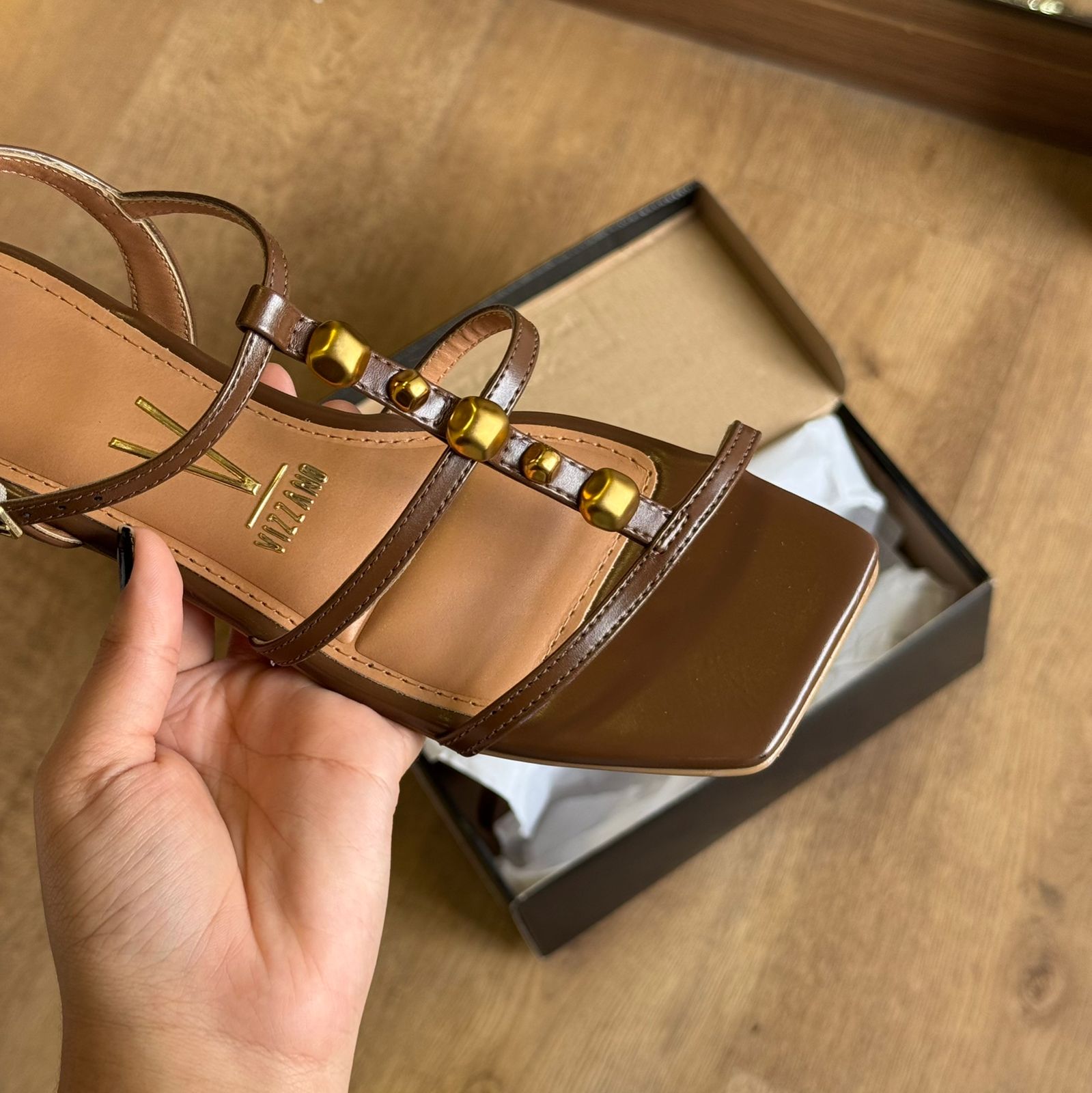 Sandália Vizzano Rasteira Pedrarias nas Tiras 6513.218