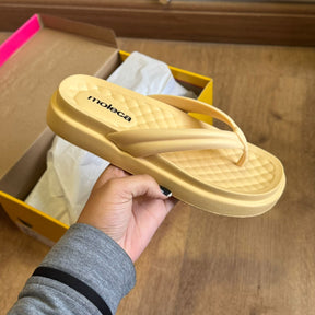 Chinelo de Dedo Moleca 5554.100