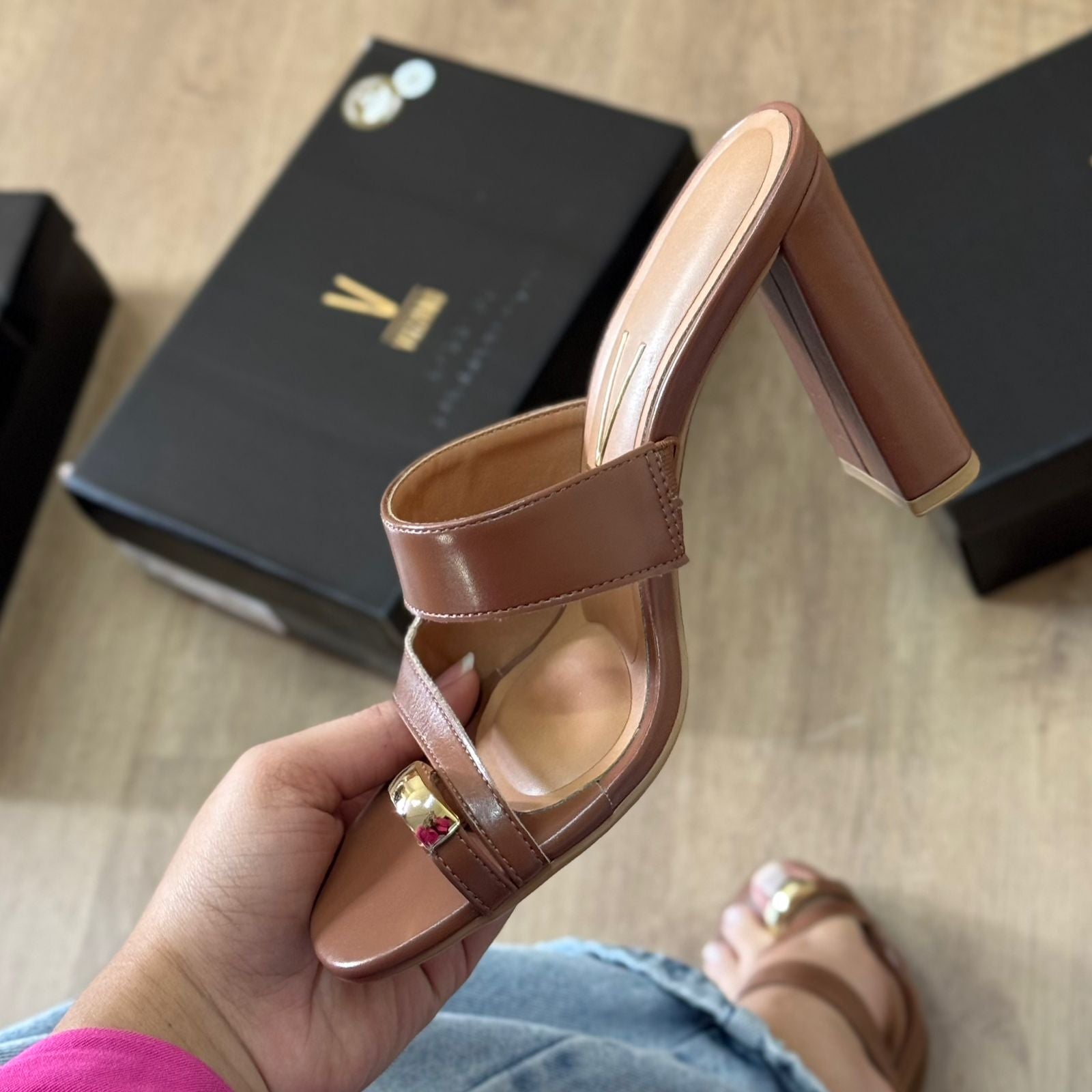 Salto Vizzano Bloco Detalhe Dourado no Dedo 6550.101