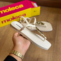 Sandália Rasteira Moleca Detalhe Dourado na Tira 5552.201