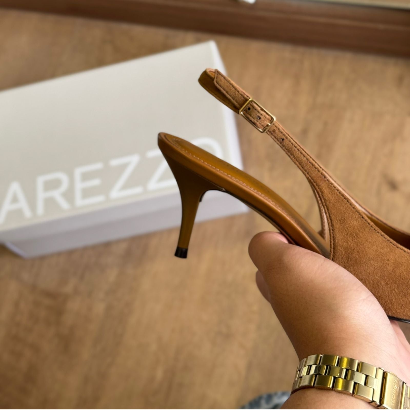 Scarpin Arezzo Camurça Salto Kitten Slingback A138550002