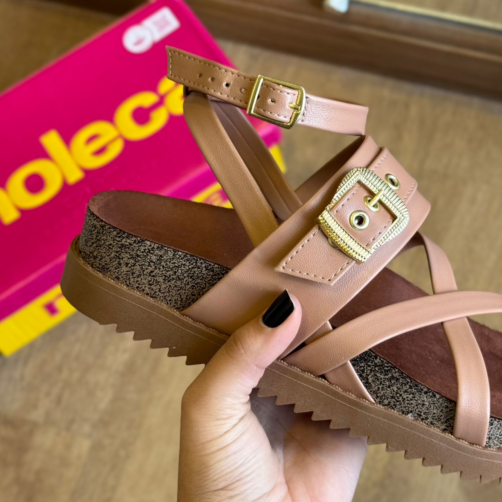 Sandália Moleca com Ajuste Tratorada 5500.113