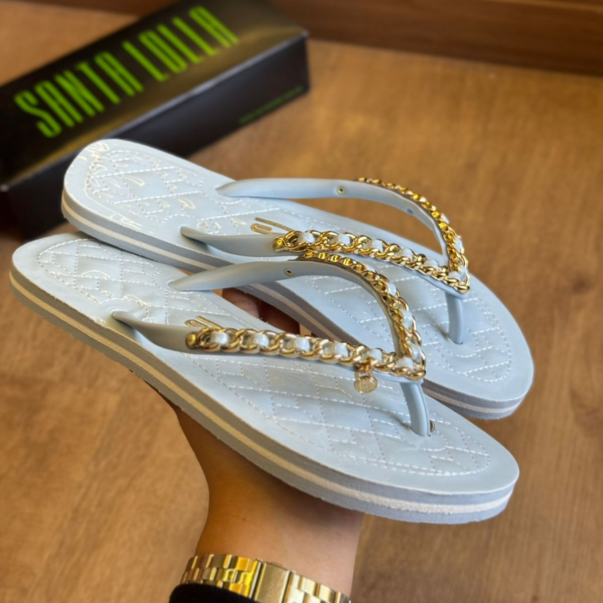 Sandália Santa Lolla Flip Flop Corrente Dourada 0106.0D67