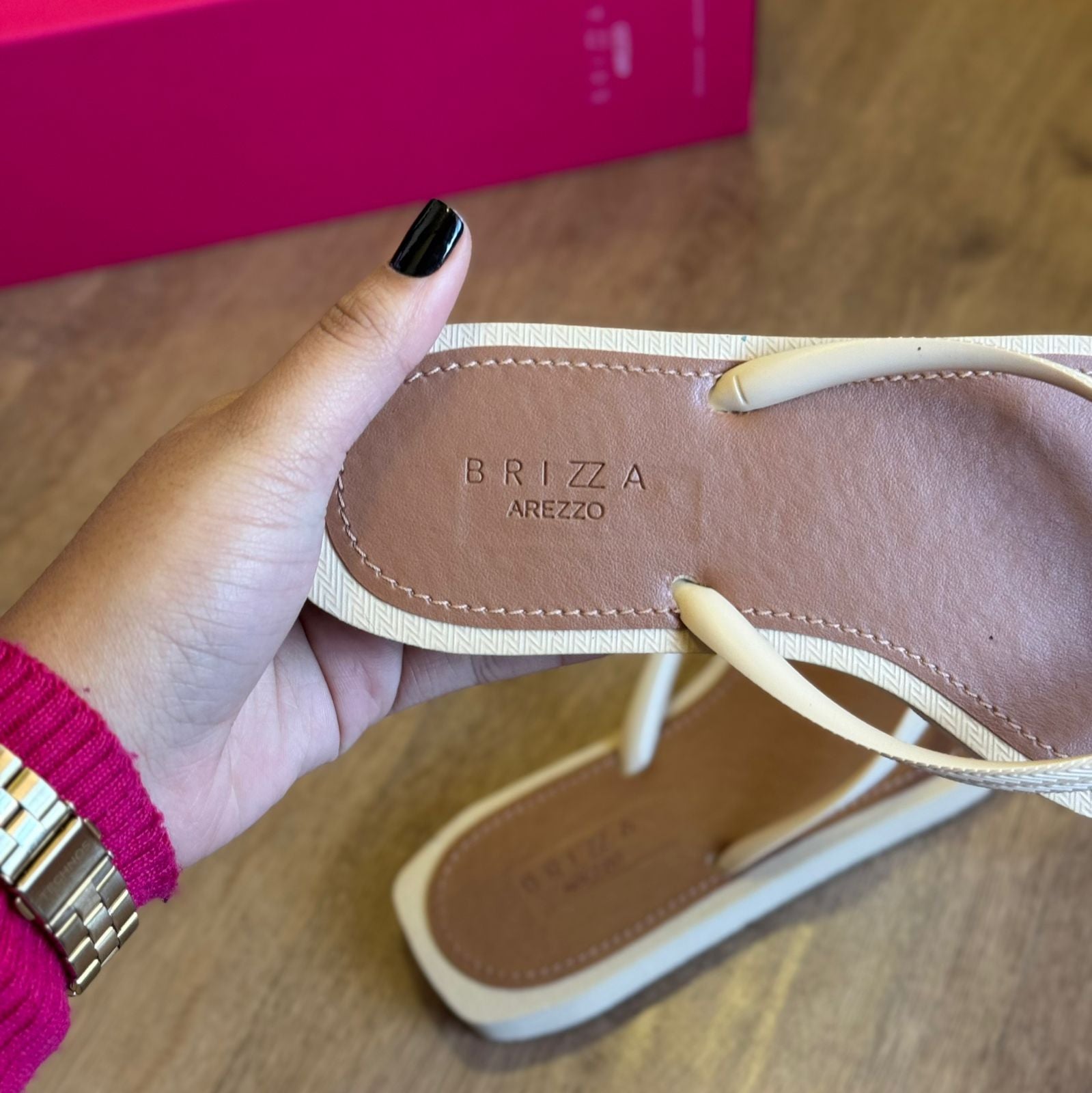 Chinelo de Dedo Arezzo Bico Folha Brizza Z191460002