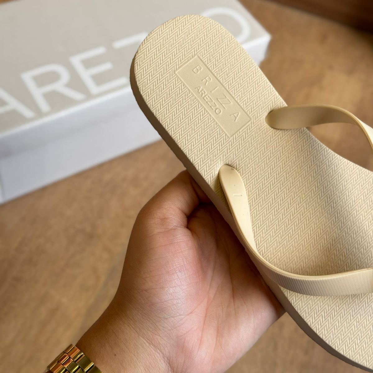 Chinelo Arezzo Brizza Detalhe de Concha Z190260107